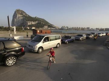 Controles en la verja de Gibraltar