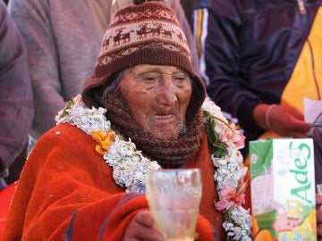 Condecoración del hombre más anciano del mundo