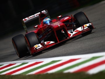 Fernando Alonso rueda en Monza