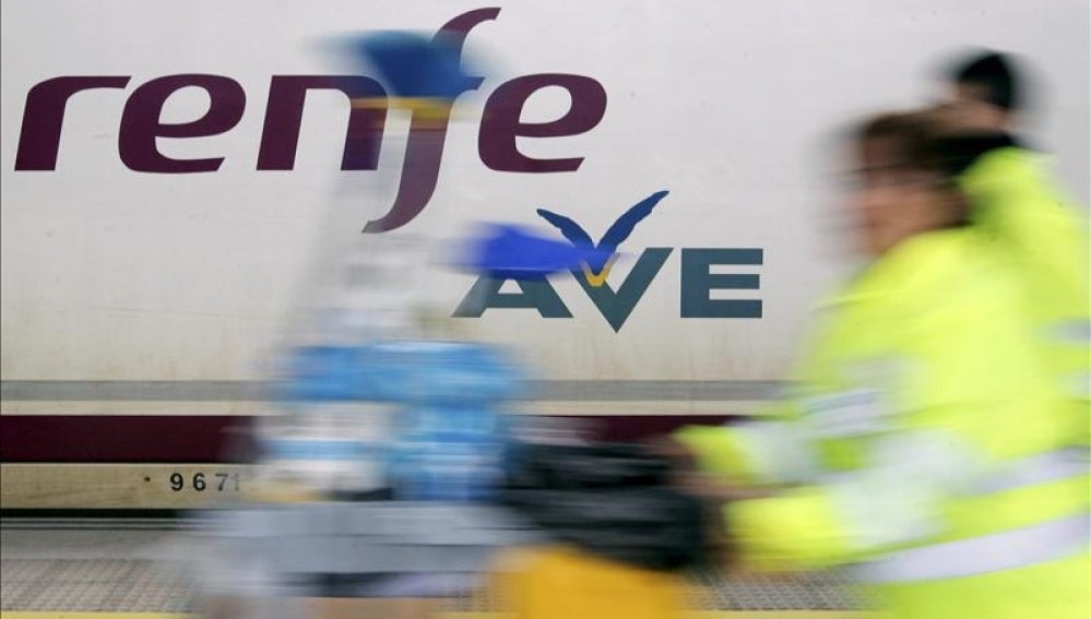 Imagen de archivo de operadores de Renfe.