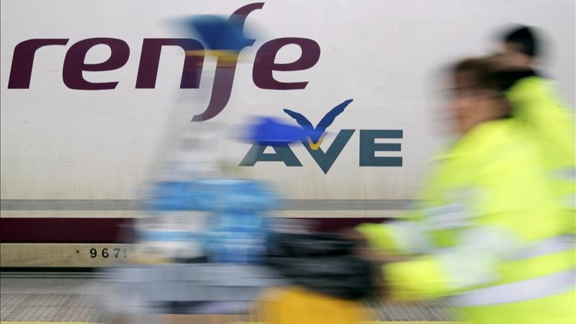 Imagen de archivo de operadores de Renfe.