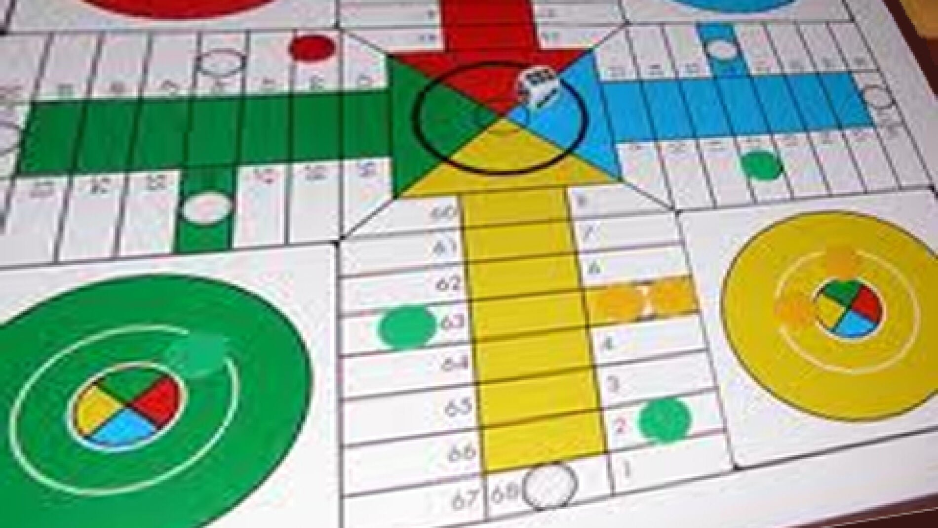 Parch&iacute;s, Juego de mesa
