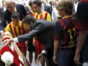 Piqué en la tradicional ofrenda floral de la Diada. Piqué en la tradicional ofrenda floral de la Diada.