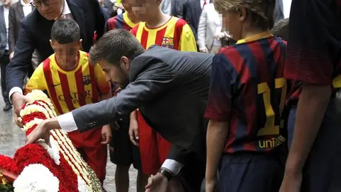 Piqué en la tradicional ofrenda floral de la Diada. Piqué en la tradicional ofrenda floral de la Diada.