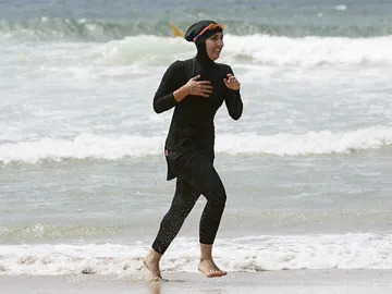 Mujer con un 'burkini' Mujer con un 'burkini'
