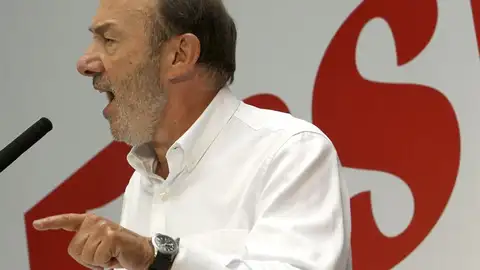 Alfredo Pérez Rubalcaba durante su discurso en la Fiesta de la Rosa Alfredo Pérez Rubalcaba durante su discurso en la Fiesta de la Rosa