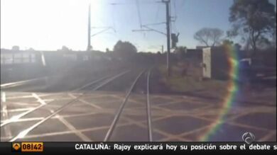  Un joven australiano esquiva un tren cuando estaba a punto de arrollarlo 