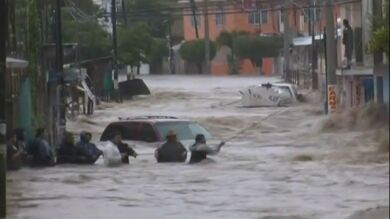 El gobierno mexicano moviliza al ejército para ayudar a los damnificados por los huracanes