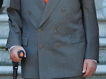 El Rey Juan Carlos, con muletas El Rey Juan Carlos, con muletas