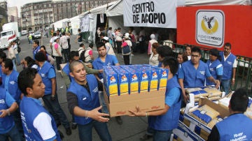 Jóvenes voluntarios mexicanos organizan la ayuda