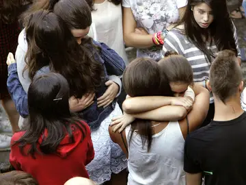 Amigas de la niña fallecida en Teo Amigas de la niña fallecida en Teo