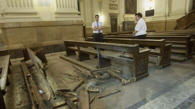 La explosión en la Basílica del Pilar sólo causa daños en varios bancos