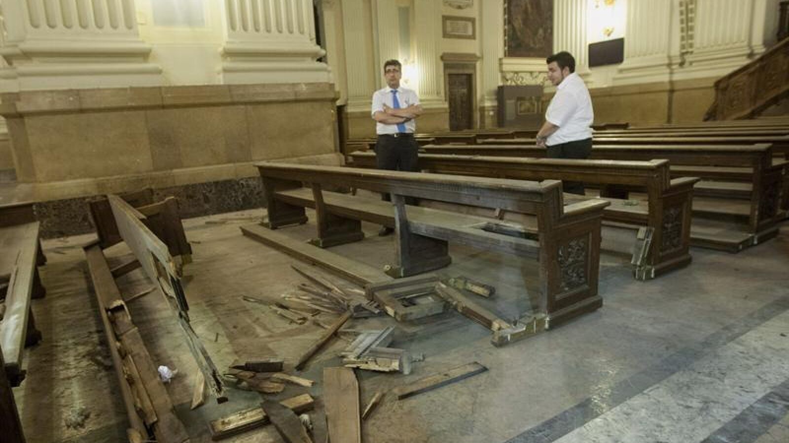 La explosión en la Basílica del Pilar sólo causa daños en varios bancos