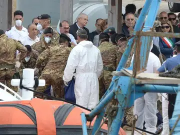 Hallan 111 cadáveres más en Lampedusa Hallan 111 cadáveres más en Lampedusa