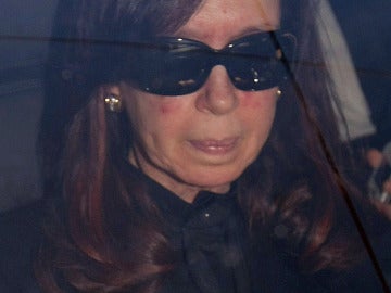 Cristina Fernández a su llegada al hospital