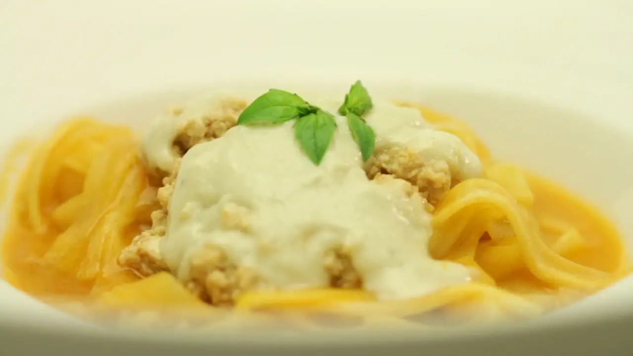 Trampantojo de Tagliatelle bolognesa