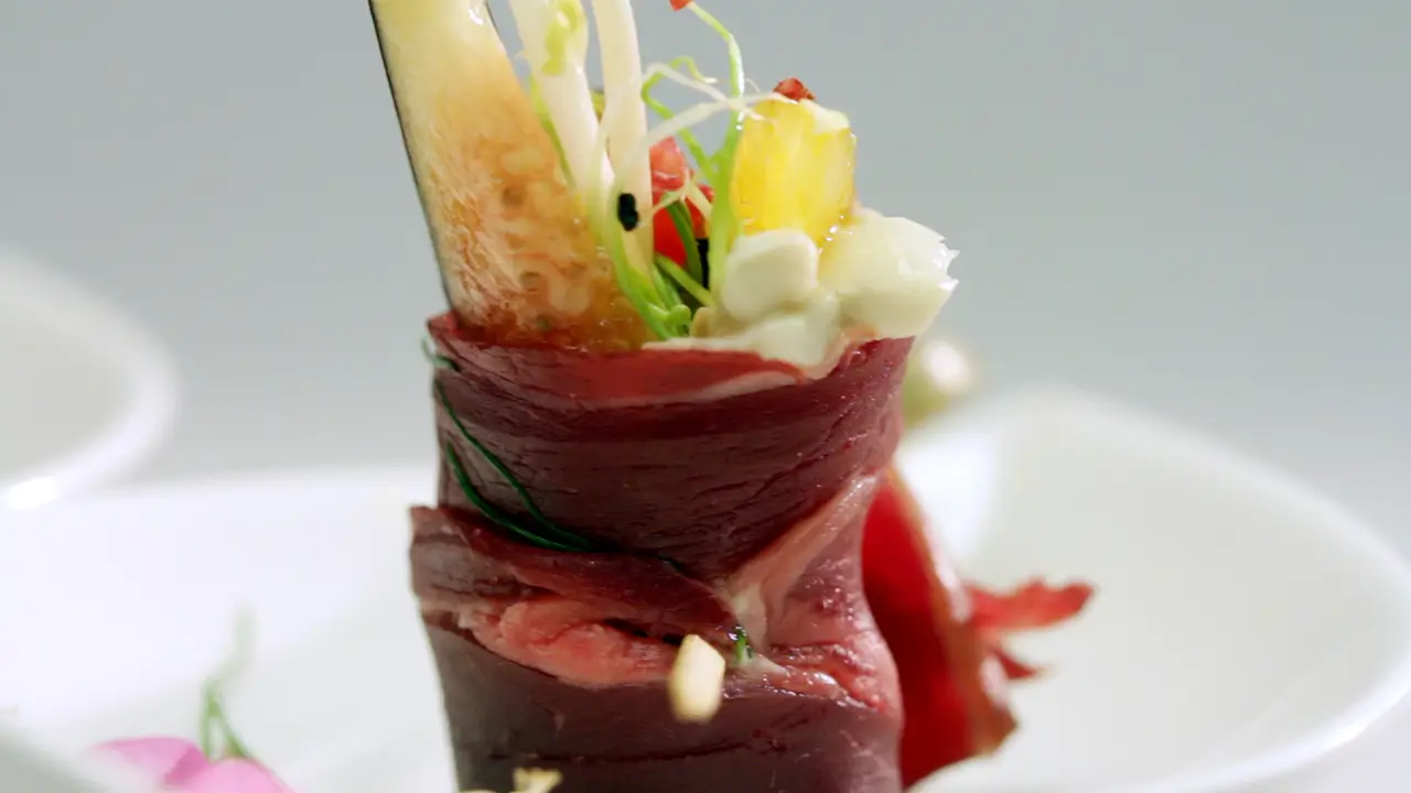 Envuelto de cecina con frutas