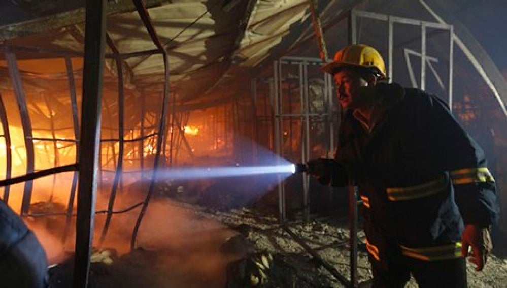 Al menos nueve muertos en un incendio en una fábrica textil en Bangladesh