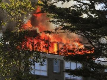 Un incendio arrasa la villa olímpica de Sidney Un incendio arrasa la villa olímpica de Sidney