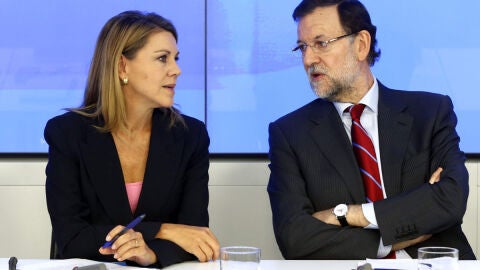 Mariano Rajoy junto a Mar&iacute;a Dolores de Cospedal, en la Ejecutiva Nacional del PP