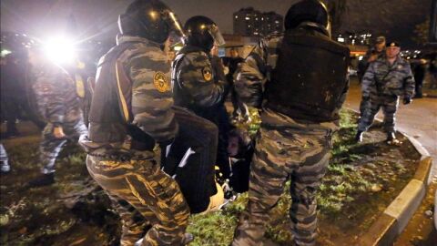 Cerca de 380 personas fueron detenidas durante los disturbios en Mosc&uacute;