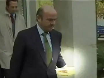 De Guindos presume de croquetas españolas en Luxemburgo De Guindos presume de croquetas españolas en Luxemburgo