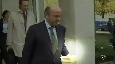 De Guindos presume de croquetas españolas en Luxemburgo De Guindos presume de croquetas españolas en Luxemburgo