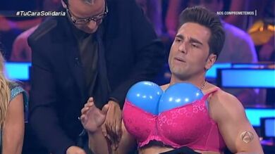 David Bustamante nos enseña sus pechos