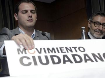 Albert Rivera y el exministro del Interior socialista Antonio Asunción presentan 'Movimiento Ciudadano' Albert Rivera y el exministro del Interior socialista Antonio Asunción presentan 'Movimiento Ciudadano'