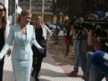 Cristina Cifuentes, a su llegada a la toma posesión de Manuel Quintanar Cristina Cifuentes, a su llegada a la toma posesión de Manuel Quintanar