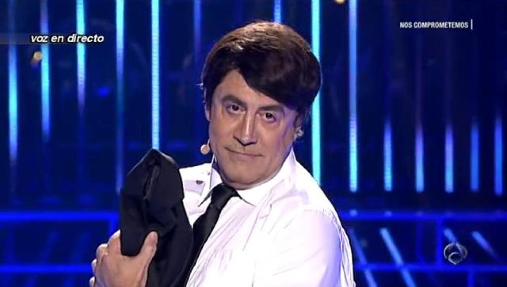 Pedro Reyes imita a Raphael en la gala solidaria de Tu cara me suena