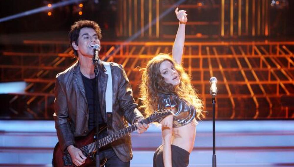 Angy y Julio Iglesias Jr. imitan a Shakira y Alejandro Sanz en ' Tu cara me suena'