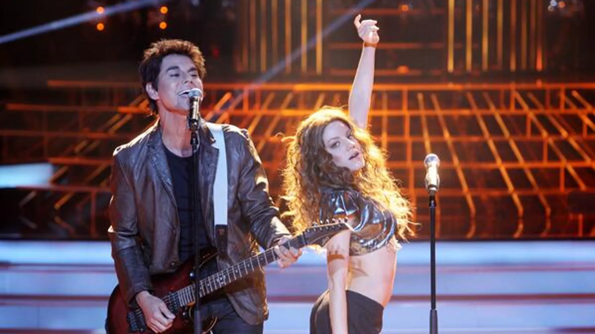 Angy y Julio Iglesias Jr. imitan a Shakira y Alejandro Sanz en ' Tu cara me suena'