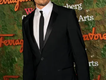 Un elegantísimo y radiante Josh Duhamel Un elegantísimo y radiante Josh Duhamel