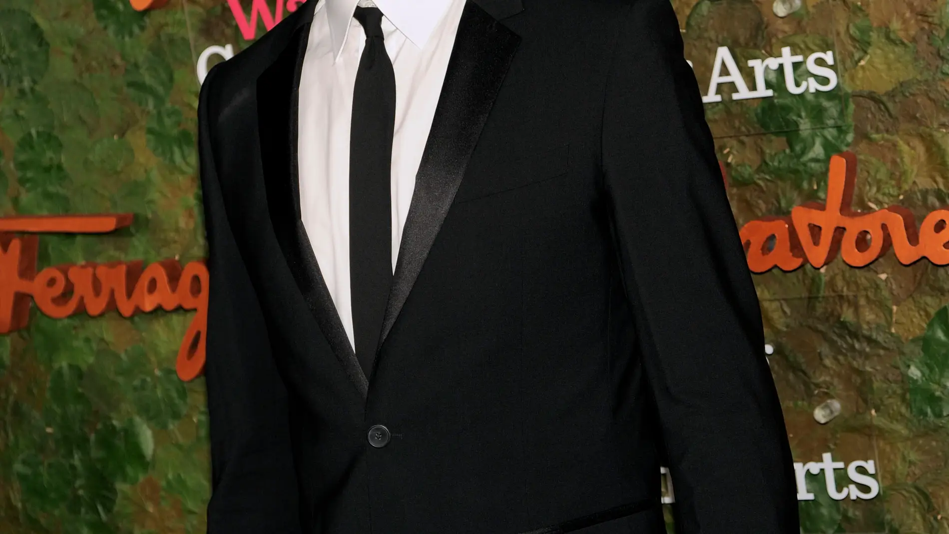 Un elegantísimo y radiante Josh Duhamel