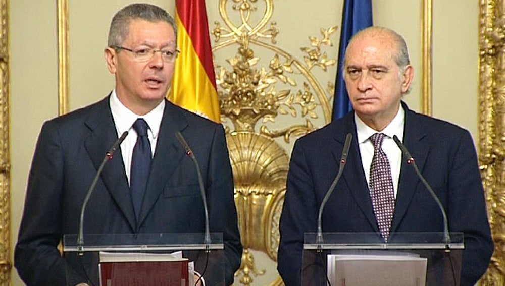 Gallardón y Fernández Díaz comparecen tras el fallo de Estrasburgo