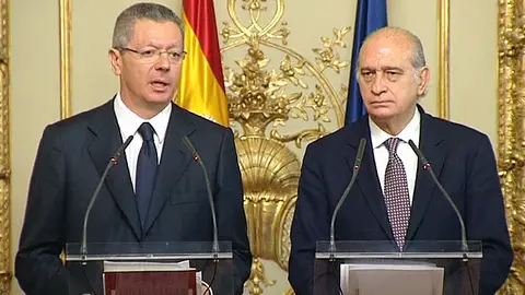 Gallardón y Fernández Díaz comparecen tras el fallo de Estrasburgo Gallardón y Fernández Díaz comparecen tras el fallo de Estrasburgo