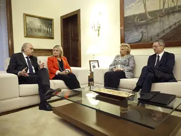 Los ministros Jorge Fernández Díaz y Alberto Ruiz-Gallardón, junto a Mari Mar Blanco y Ángeles Pedraza, Los ministros Jorge Fernández Díaz y Alberto Ruiz-Gallardón, junto a Mari Mar Blanco y Ángeles Pedraza,