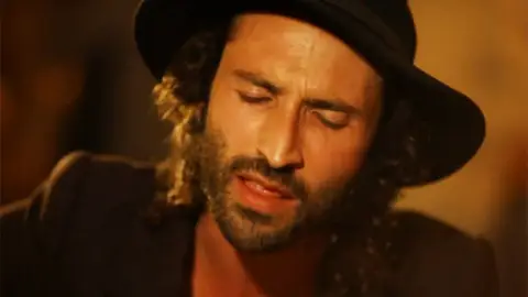 Leiva presenta 'Afuera en la ciudad' Leiva presenta 'Afuera en la ciudad'