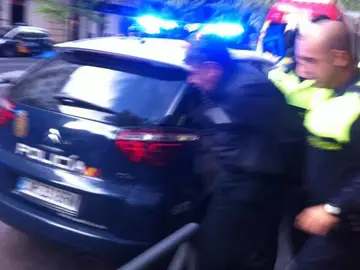 Un hombre entra con una pistola en casa de Bárcenas Un hombre entra con una pistola en casa de Bárcenas