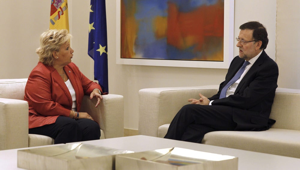 Rajoy recibe en Moncloa a la presidenta de la AVT
