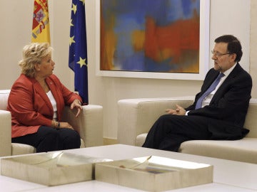 Rajoy recibe en Moncloa a la presidenta de la AVT