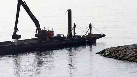 Un barco deja piedra en Gibraltar Un barco deja piedra en Gibraltar