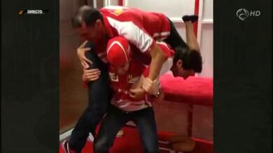 Alonso se ejercita levantando a De la Rosa y a Gené