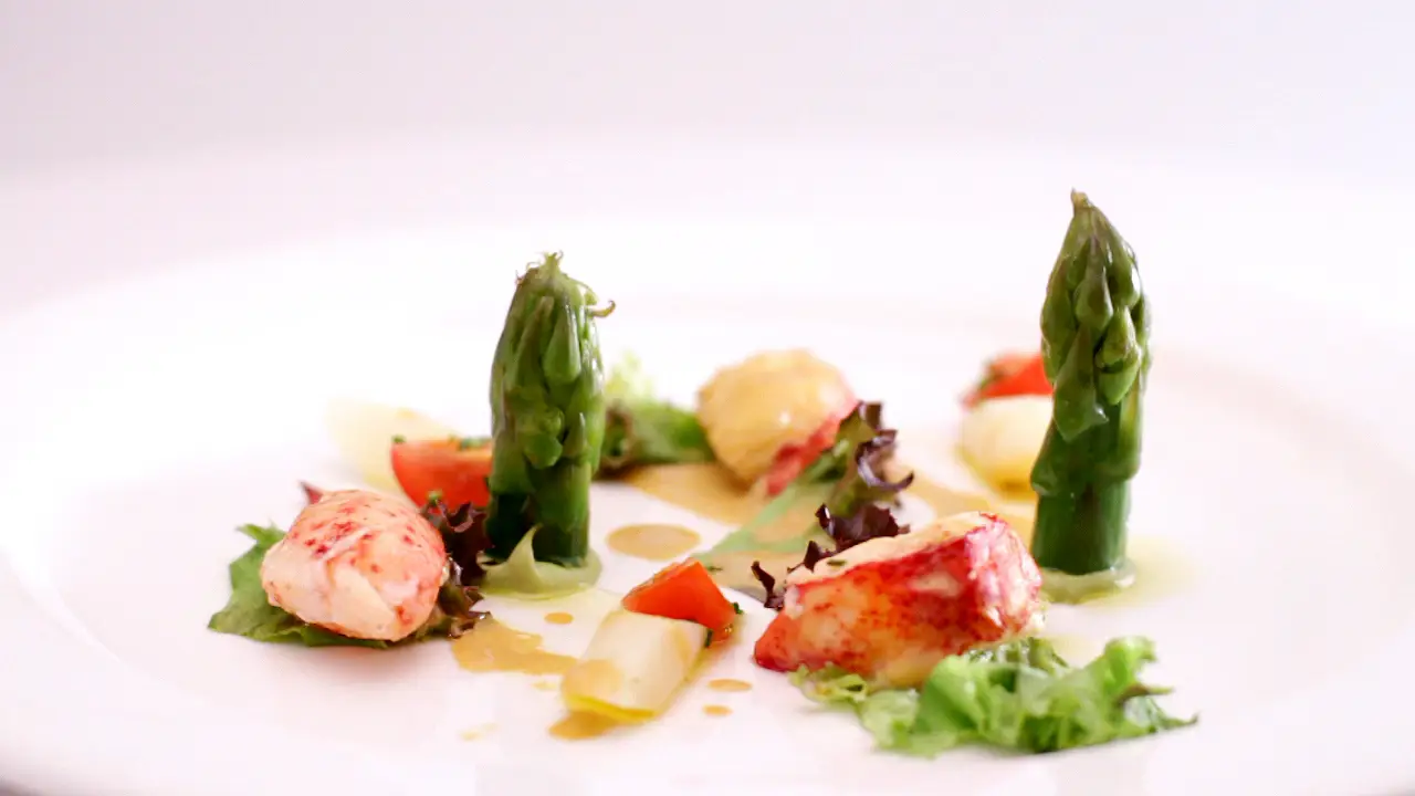 Ensalada de bogavante y espárragos Lardy
