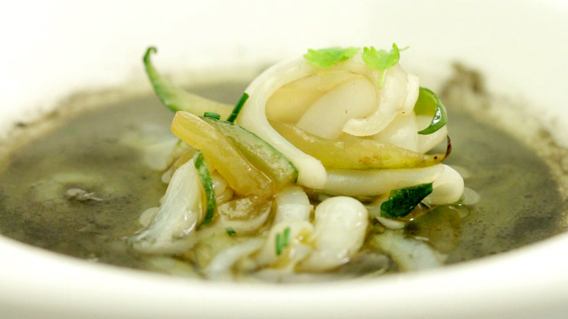 Sopa de calamar y pepino