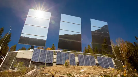 Un pueblo de Noruega instala espejos para reflejar la luz y tener más horas de sol al día Un pueblo de Noruega instala espejos para reflejar la luz y tener más horas de sol al día