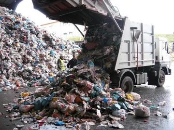 Camión en un vertedero Camión en un vertedero