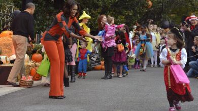 Obama celebra Halloween abriendo la Casa Blanca al 