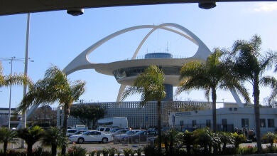 Un agente muerto en el tiroteo en el aeropuerto de Los Ángeles